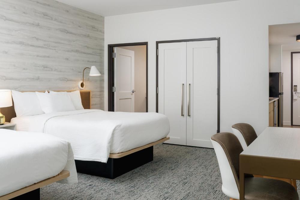 Studio with Two Queen Beds interior